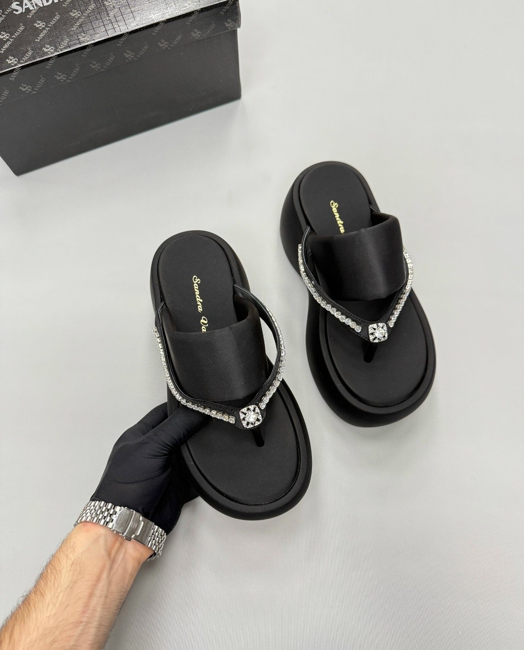 ,женские шлепанцы,модные шлепанцы,черные шлепанцы,шлепанцы женские на платформе