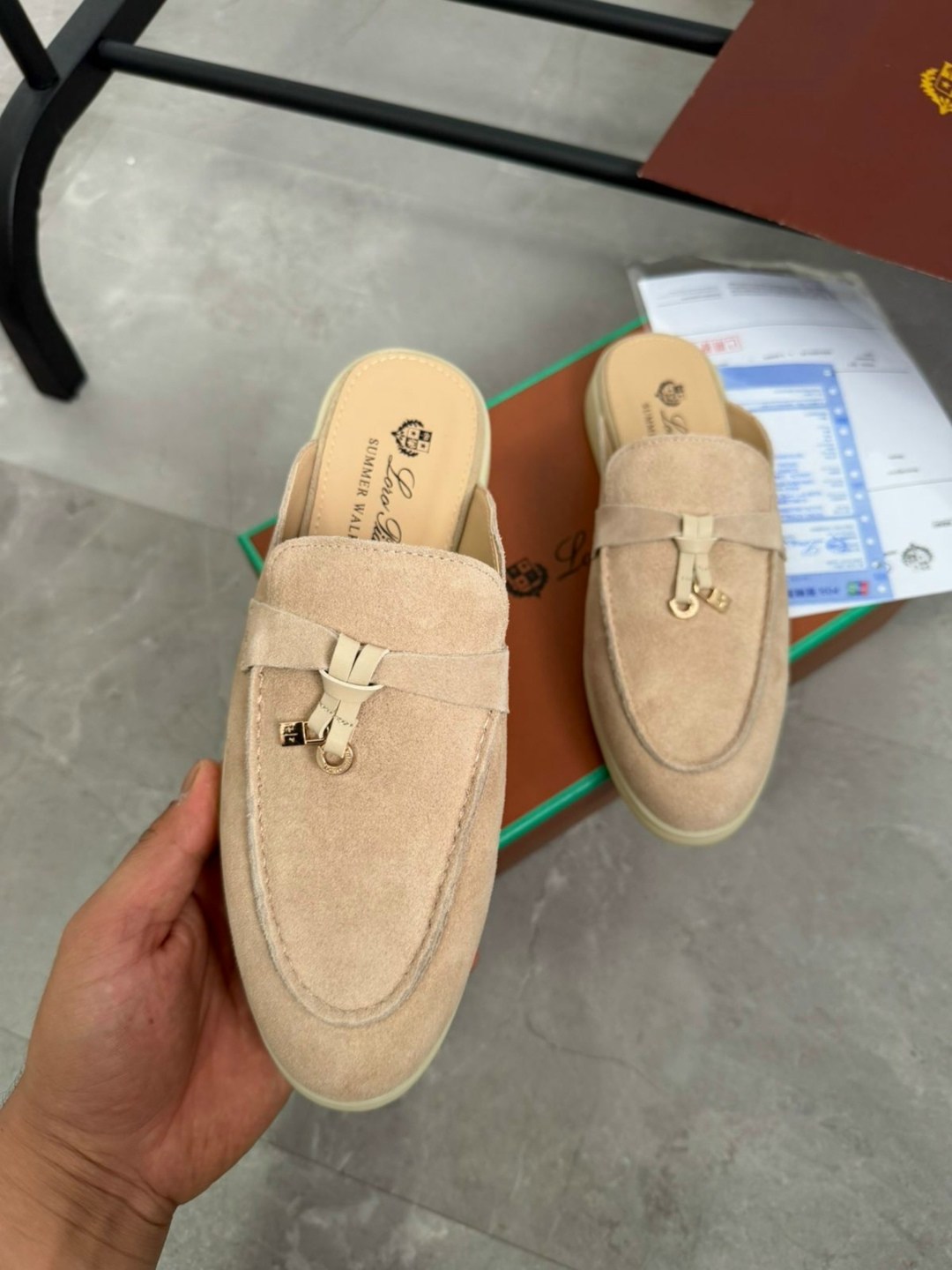 женские замшевые мюли loro piana бежевые,мюли loro piana,,лоферы loro piana,лоферы loro piana женские