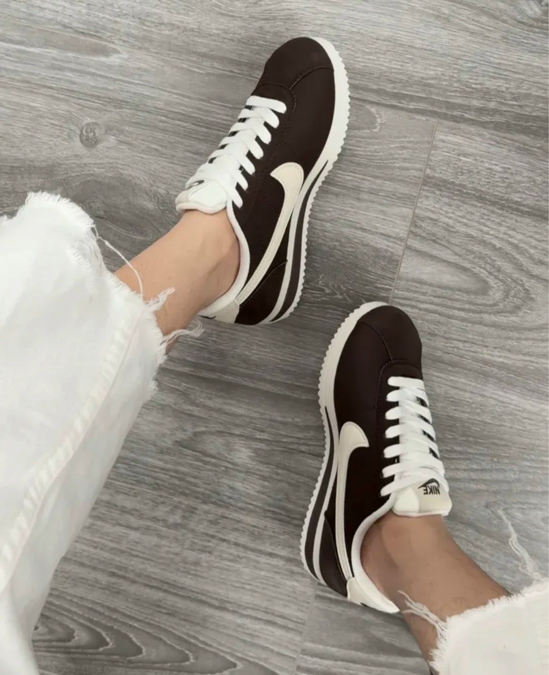 тренч с кроссовками,модный стиль,мода стиль,тренч