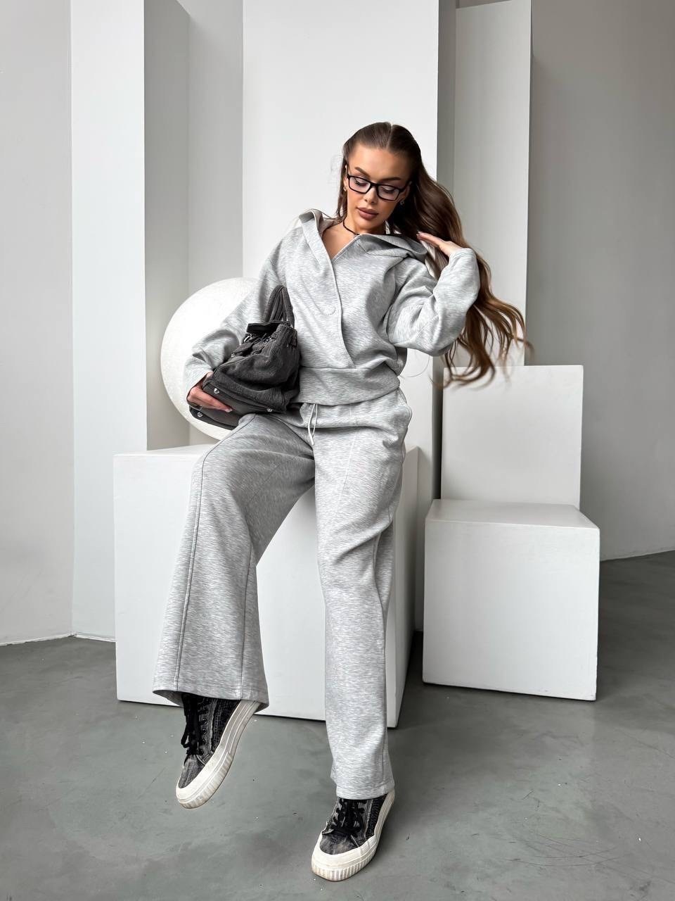 брючный костюм,трикотажные костюмы,женский трикотажный костюм,брючный вязаный костюм,костюм трикотажный с брюками оверсайз kristina ice wear цвет серый меланж
