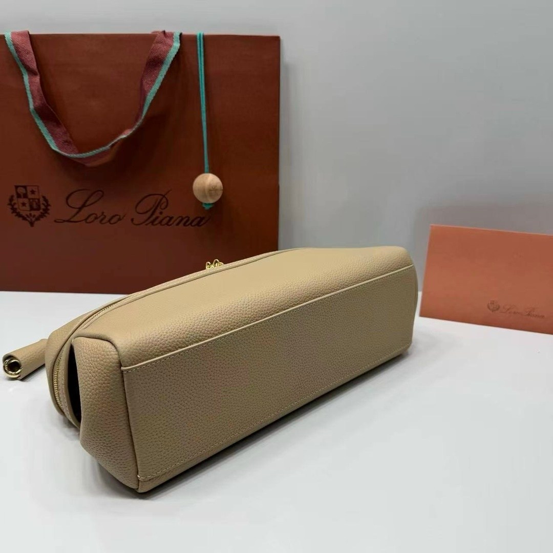 сумка loro piana,loro piana сумка ридикюль цвет a0011,кожаная бежевая сумочка loro piana extra pocket l19,женская сумка,сумка