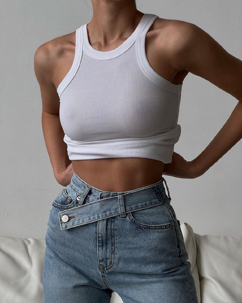 женская майка в рубчик,майка женская,черная майка в рубчик,трендовая женская майка в рубчик,майка в рубчик versa