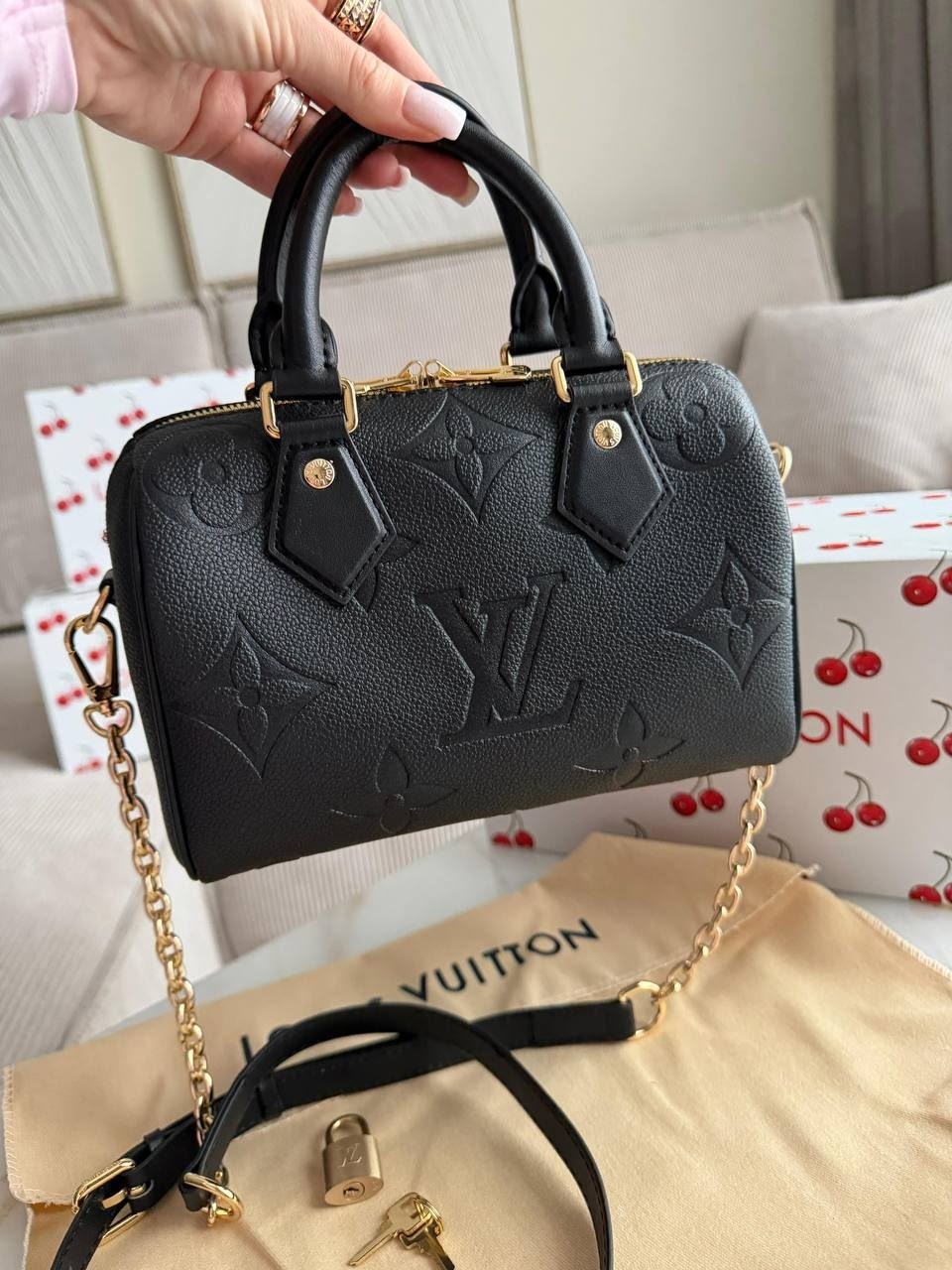 сумка louis vuitton,женская черная сумка louis vuitton alma bb,женская сумка louis vuitton,сумочка кожаная,сумки луи виттон