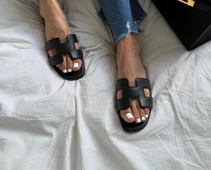 шлепанцы эрмес оригинал,женские шлепанцы,шлепки hermes женские,шлепки гермес женские 2026,сандали