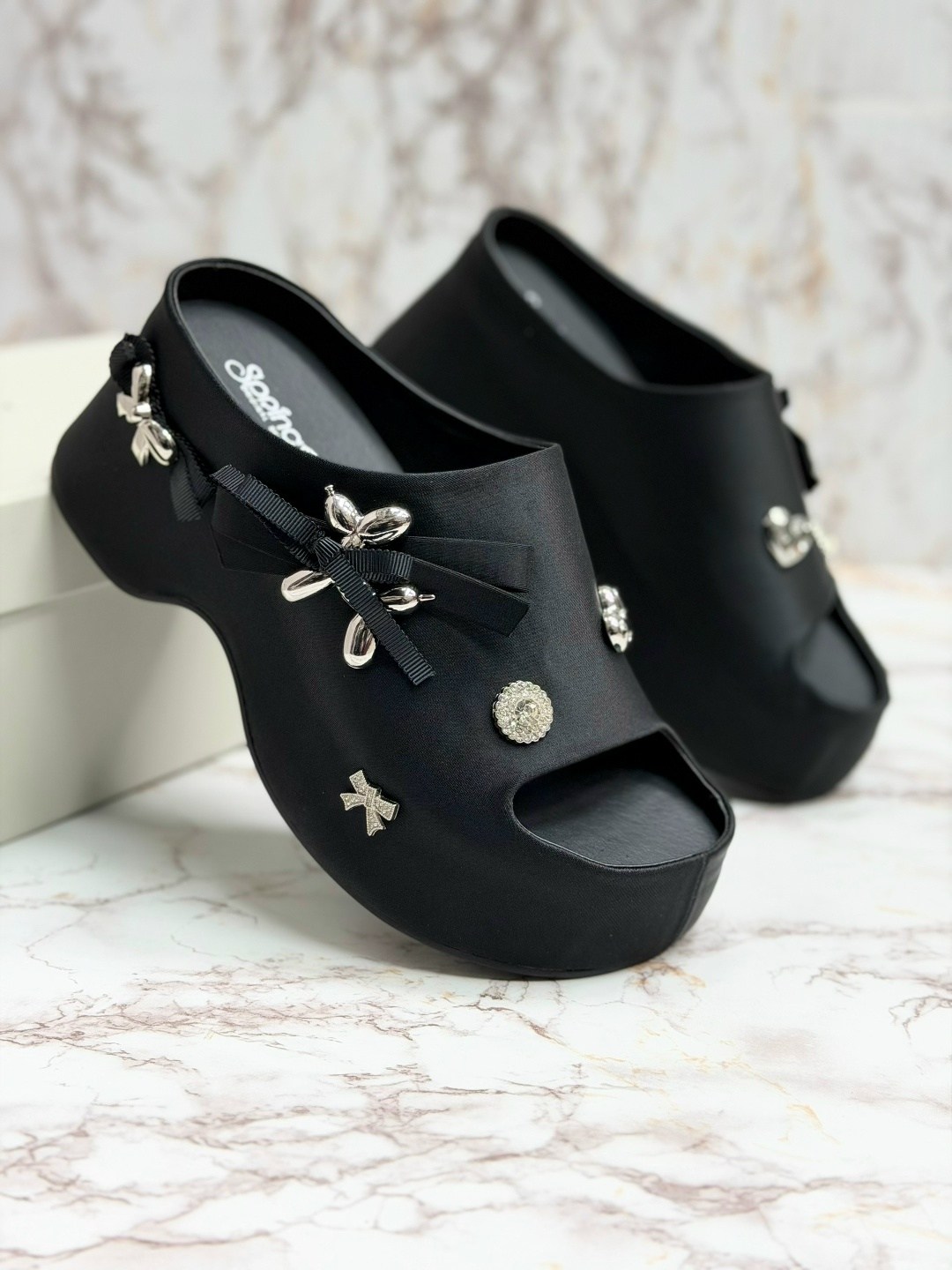 ,женские сандалии,шлепки женские,модные шлепанцы,женская