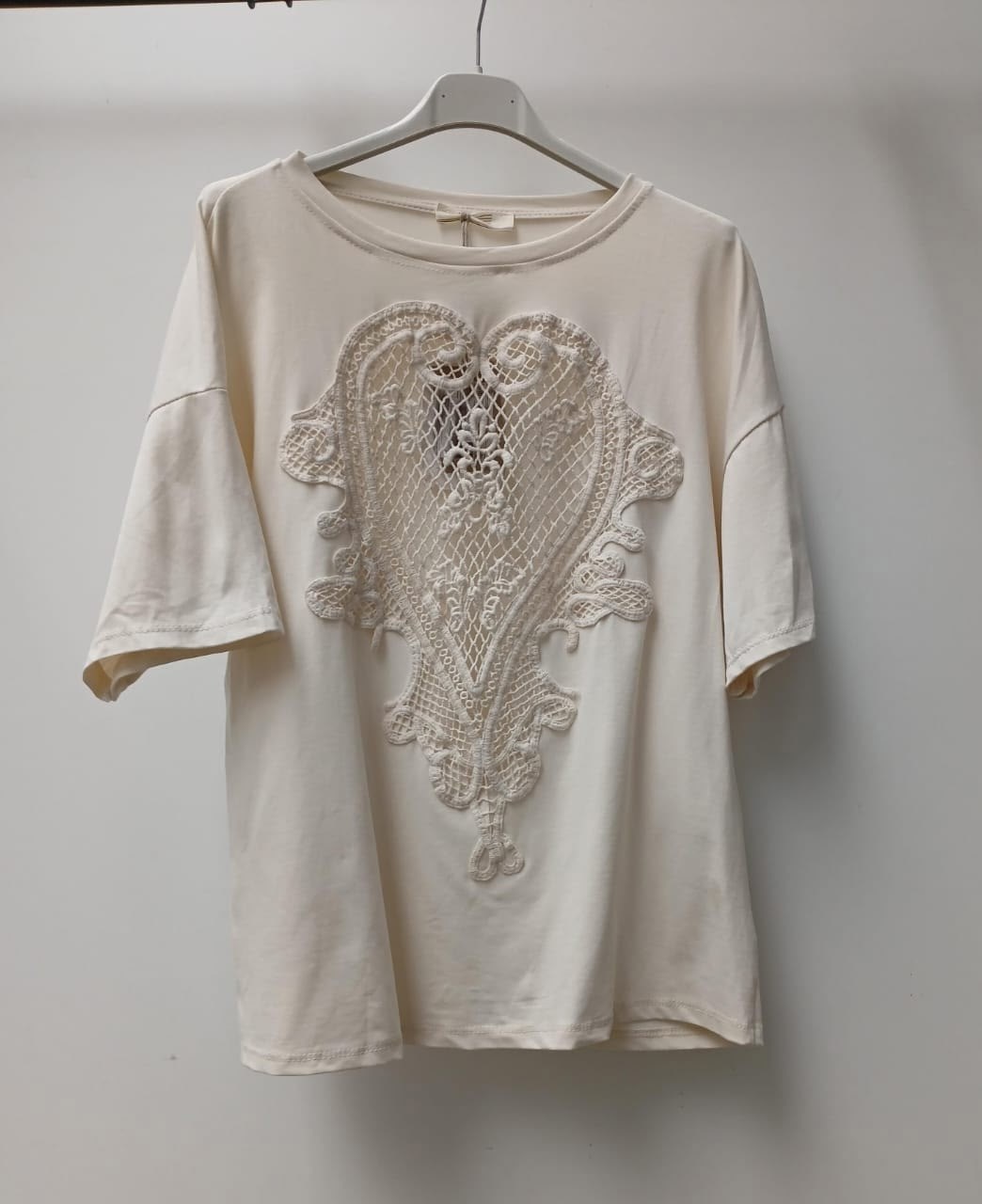футболки женская,футболка с кружевами,футболка с вышивкой,футболки модные,футболки для женщин