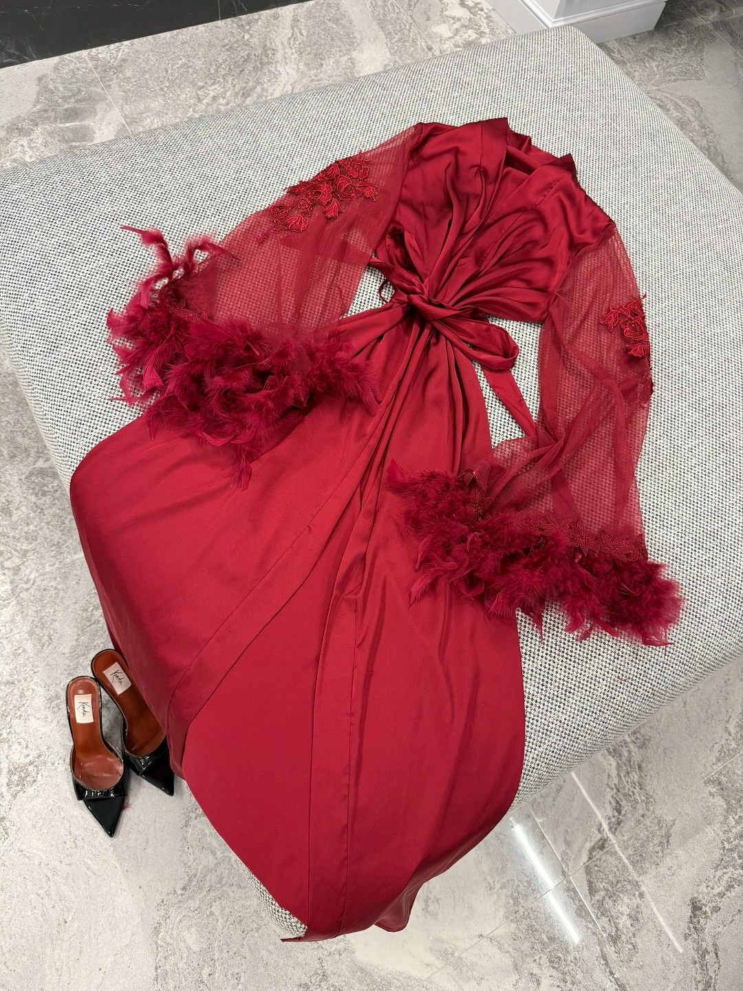 халат с перьями,халат женский шелковый,длинный халат с перьями,шелковый халат,халат женский