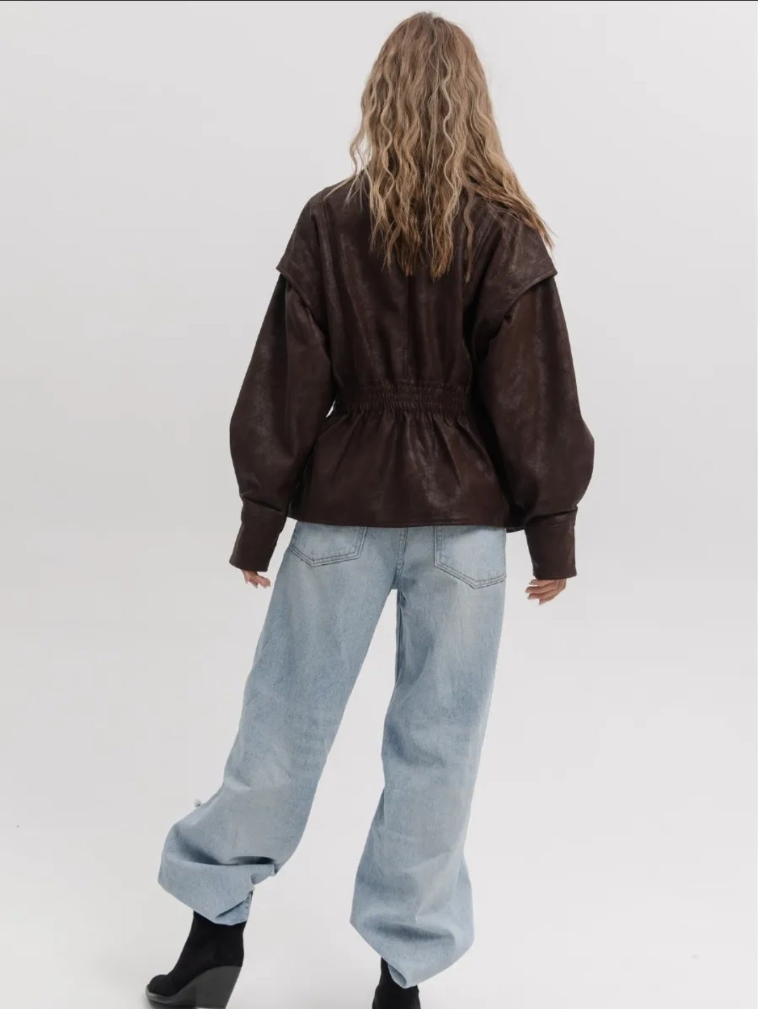 бомбер куртка замшевая оверсайз премиум x'zotic,женская куртка бомбер из эко замши коричневого цвета,косуха замшевая куртка оверсайз nezalivay,замшевая куртка,кожаная куртка