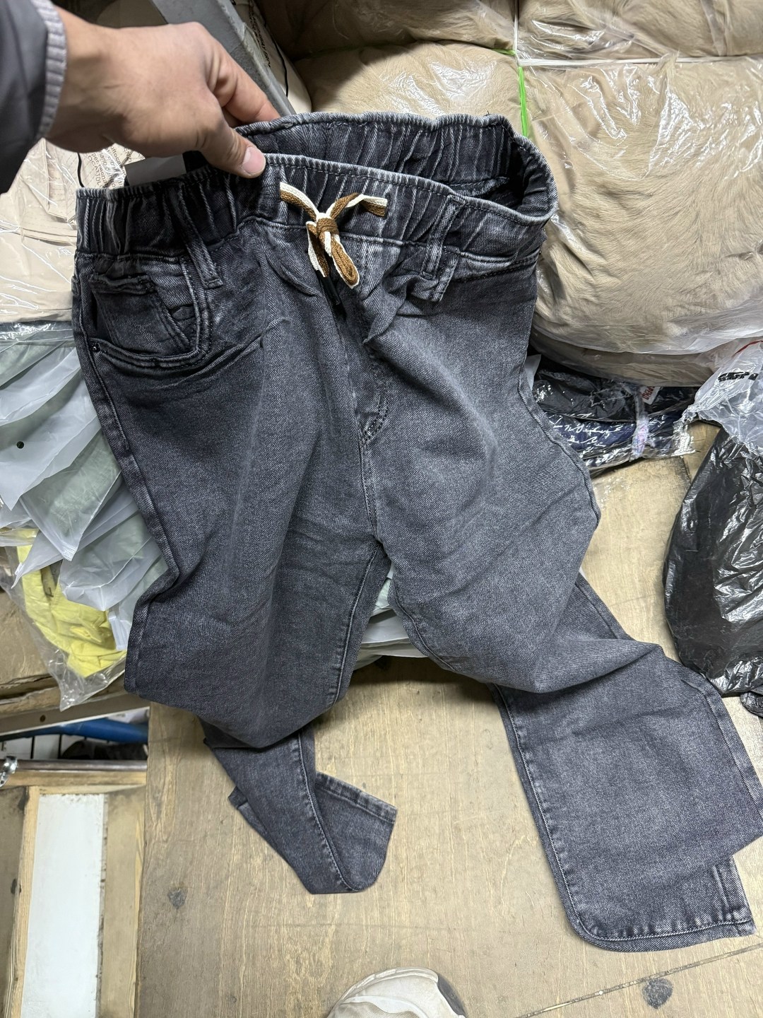 джинсы женские,джинсы с широкими штанинами,свободные джинсы,мом джинсы женские серые на резинке,брюки джинсы