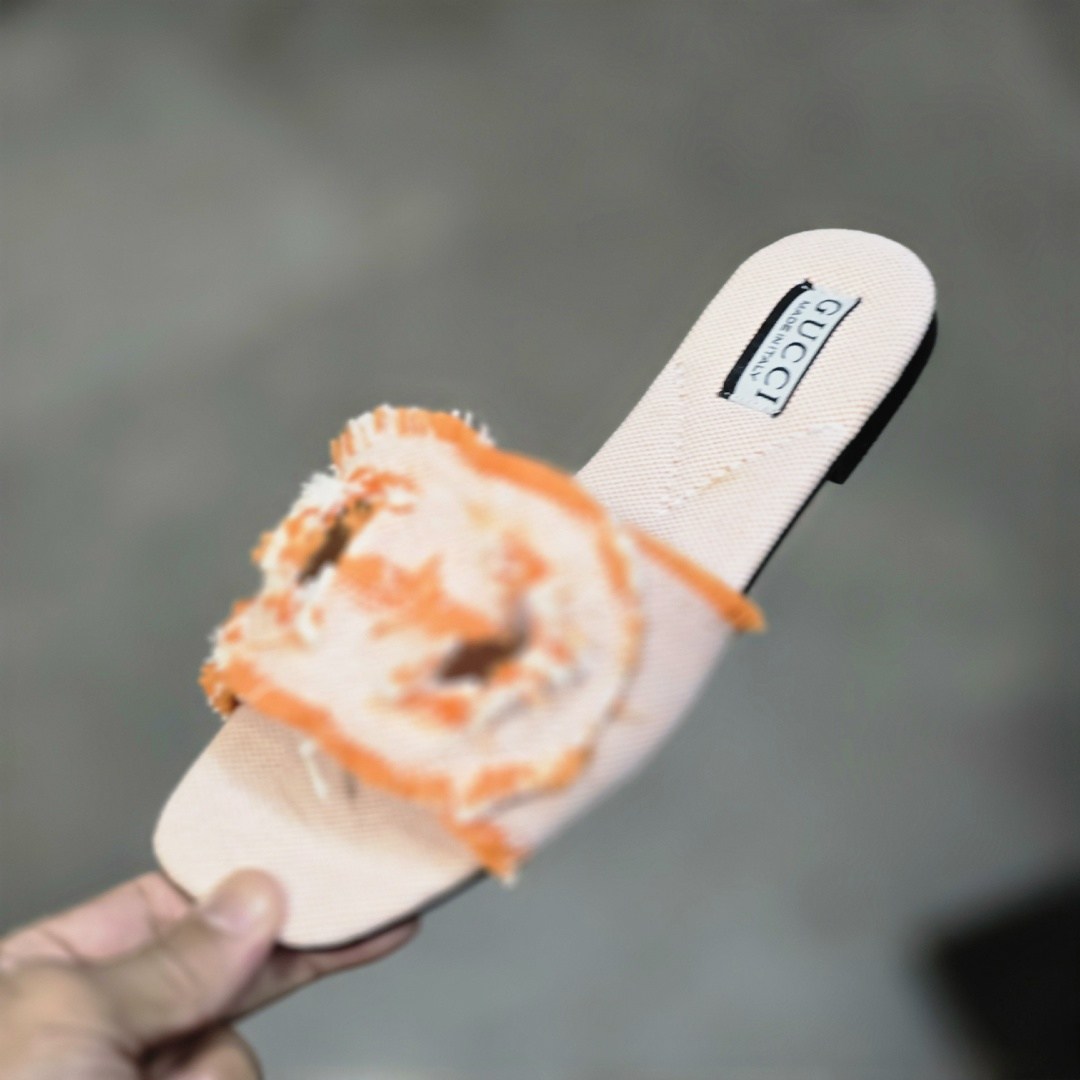 женские шлепанцы,,модные шлепанцы,шлепки фенди женские,босоножки классические