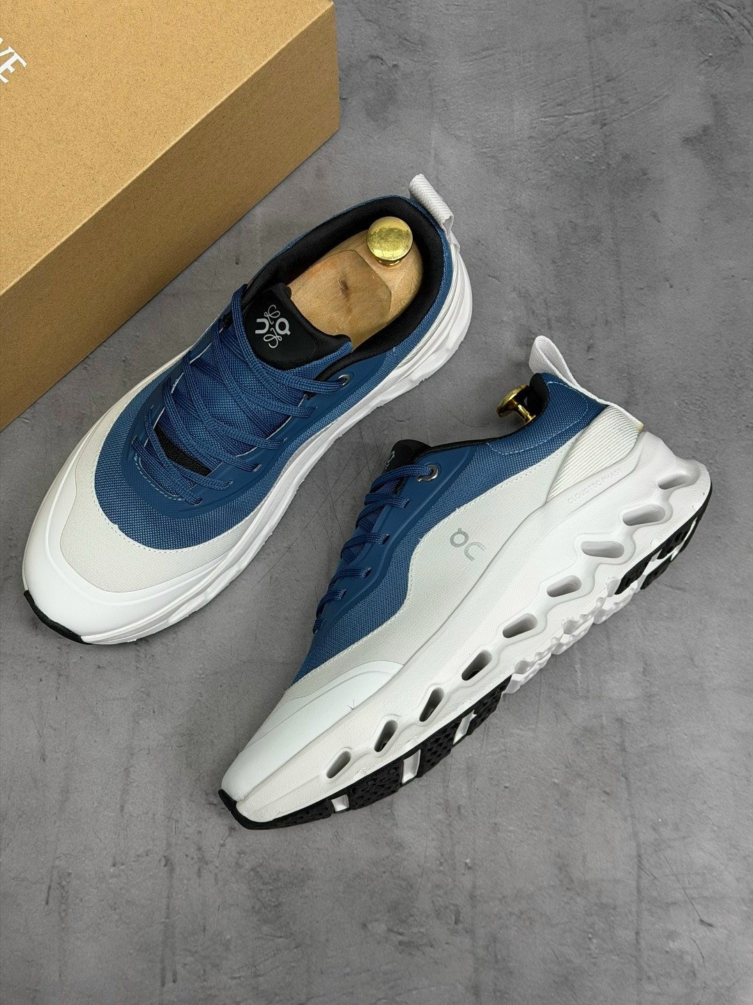 кроссовки cloudtilt 2 blue/white из коллаборации с loewe on running,кроссовки,loewe кроссовки,женские кроссовки,кроссовки cloudtilt 2 tan white gum из коллаборации с loewe on running