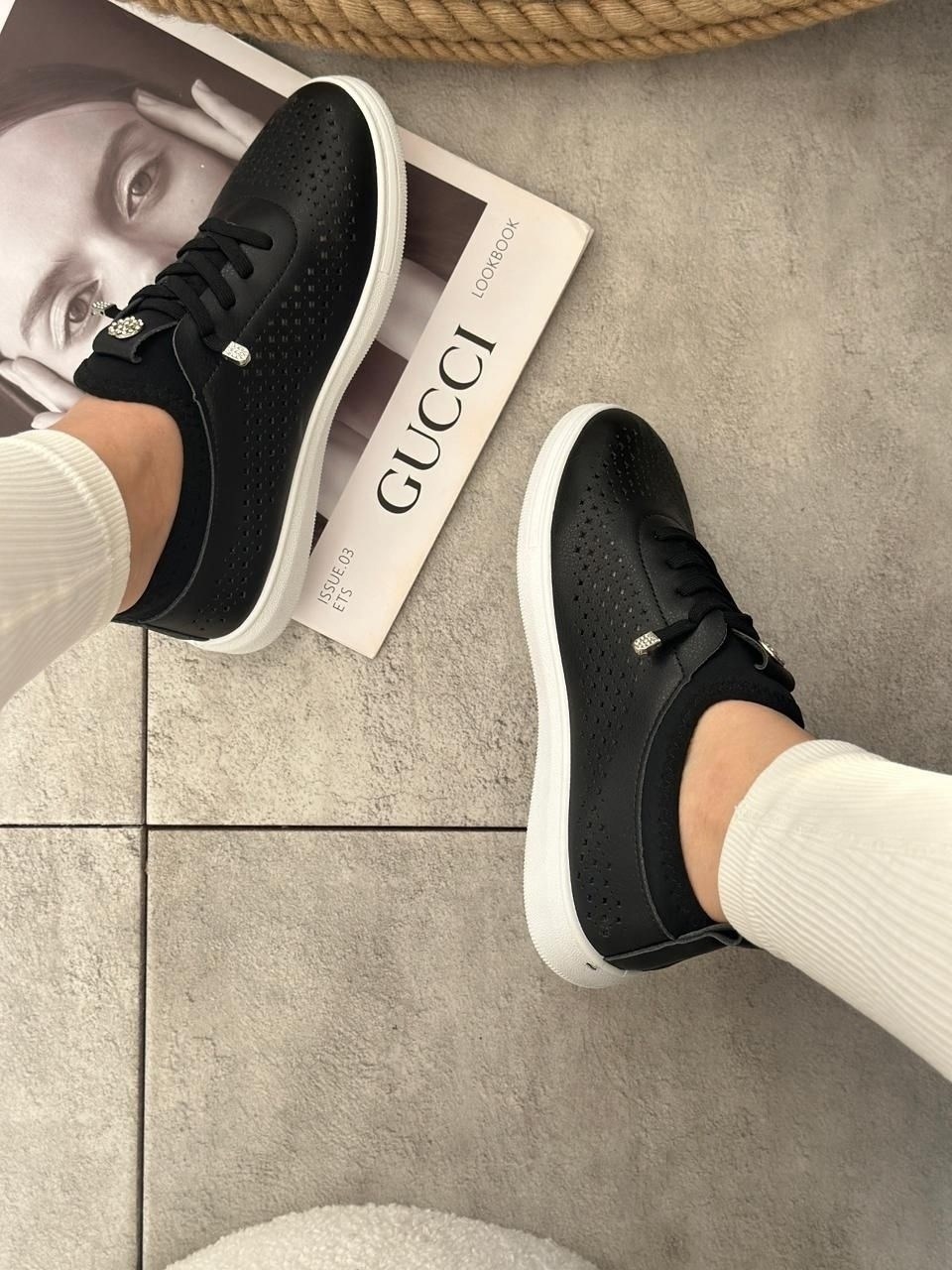 кеды женски,кроссовки женские с перфорацией,кожаные женские кроссовки с перфорацией,кроссовки с перфорацией,кроссовки женскиe