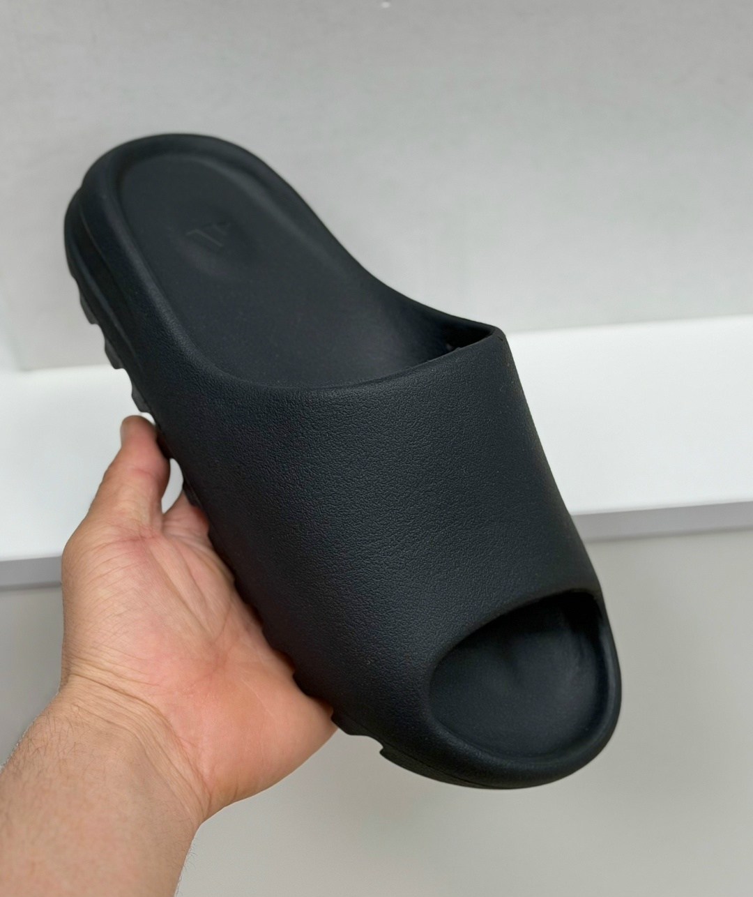 adidas yeezy slide,adidas yeezy slide pure,шлепанцы yeezy,сланцы adidas yeezy slide,шлепанцы adidas yeezy slide