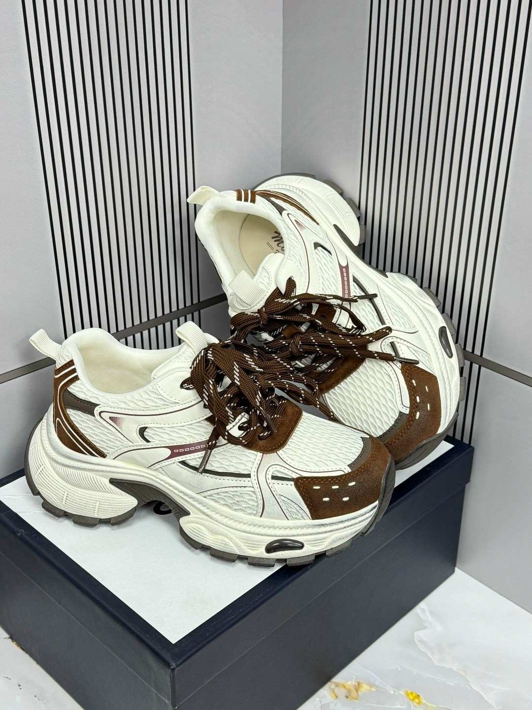 ,женские кроссовки,кроссовки женские balenciaga,кроссовки модные,спортивная