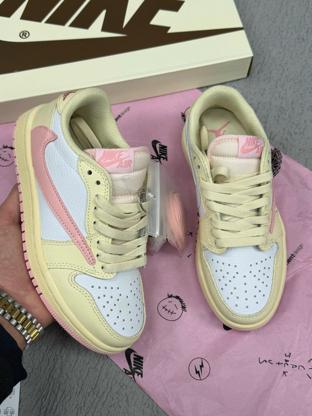 travis scott x air jordan 1 low sail/shy pink,travis scott x air jordan 1 low og shy pink,nike air jordan 1 low travis scott shy pink,nike air jordan 1 low shy pink x travis scott,кроссовки travis sco