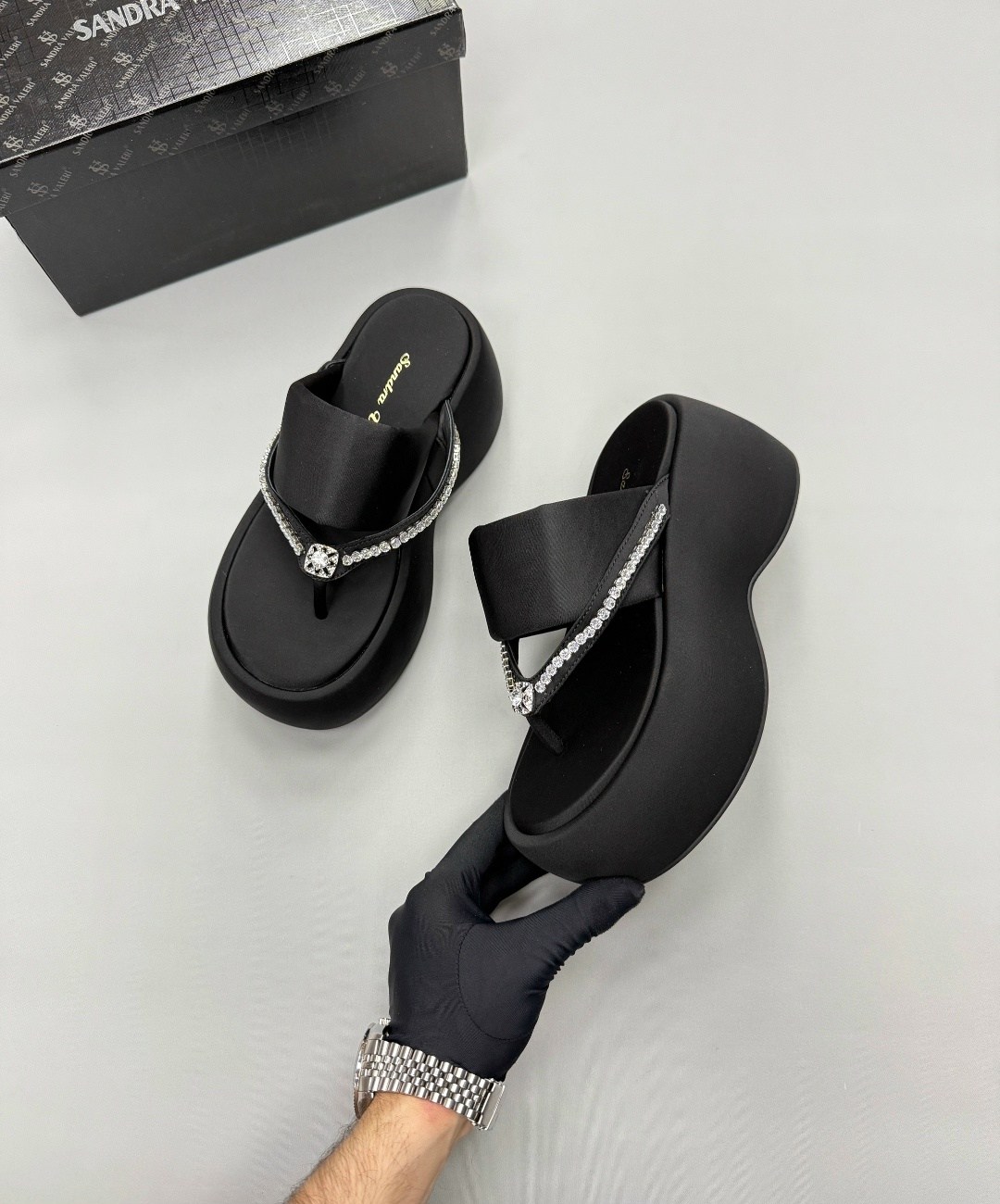 ,женские шлепанцы,модные шлепанцы,черные шлепанцы,шлепанцы женские на платформе