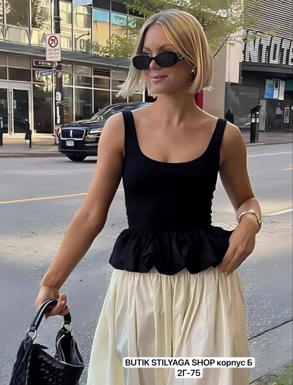 майка с оборками,топ с оборками,женские топы,топ с баской,черный топ на бретелях