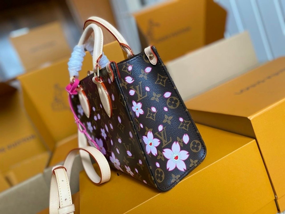 cумка louis vuitton,louis vuitton женская сумка,louis vuitton сумка на плечо,сумка луи виттон с сакурой,сумки луи виттон