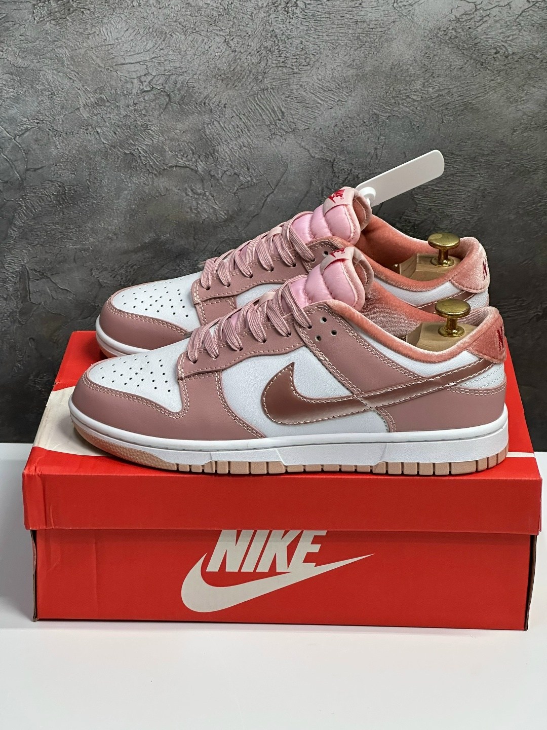 nike dunks low pink,nike dunk low pink velvet gs,nike dunk pink velvet,найк данк лоу пинк вельвет,кроссовки