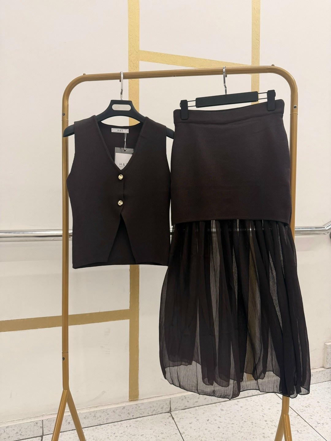 костюм с плиссированной юбкой,вечерний костюм с юбкой,жилет и юбка,женские наряды,женский костюм с плиссированной юбкой