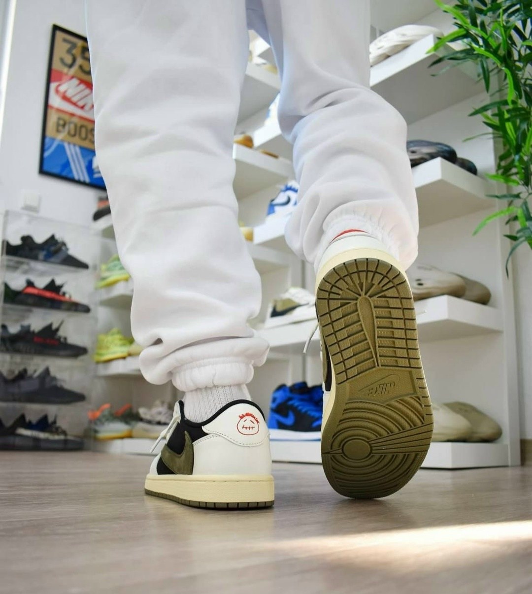 air jordan 1 low travis scott,nike air jordan 1 low travis scott,кроссовки travis scott x nike air jordan 1,кроссовки air jordan 1 low travis scott,nike air jordan 1 low travis scott reverse mocha