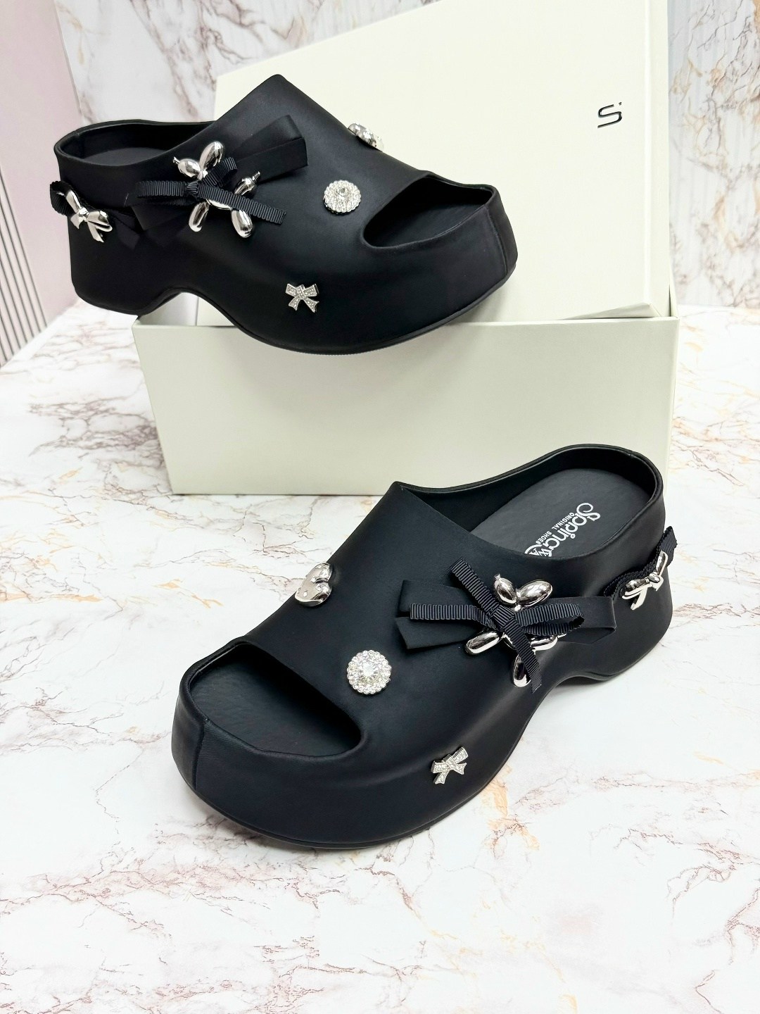 ,женские сандалии,шлепки женские,модные шлепанцы,женская