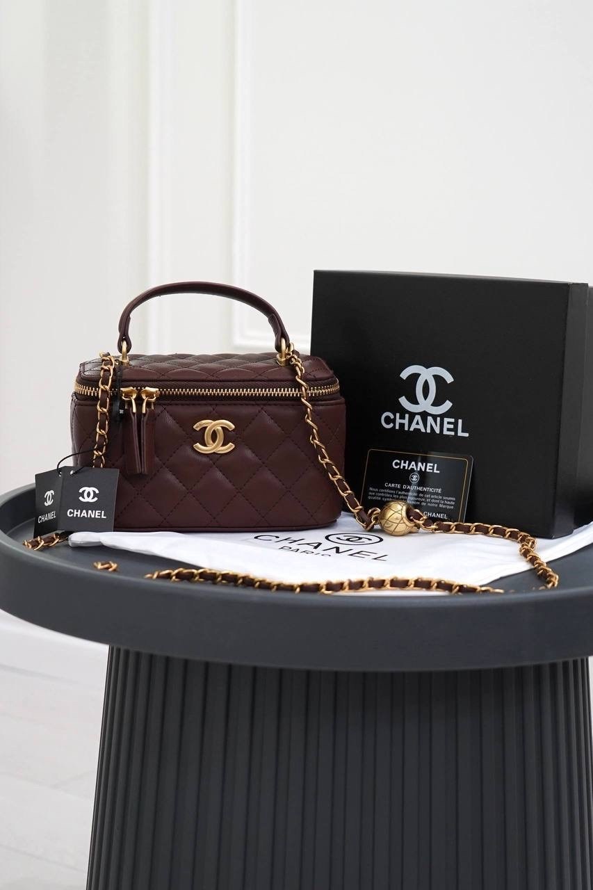 сумка chanel с зеркальным белым цветом,сумка женская chanel,сумка chanel,косметичка chanel,косметичка шанель белая