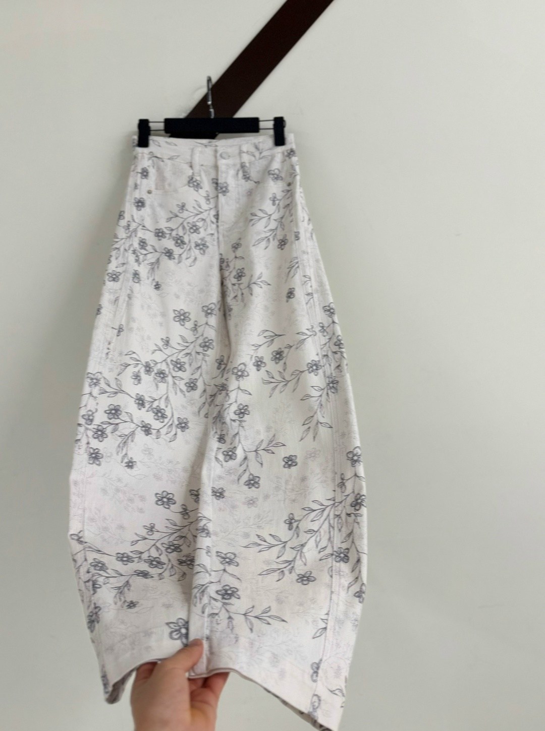 брюки для девочек,брюки с принтом,широкие брюки,белые брюки,брюки с широкими штанинами