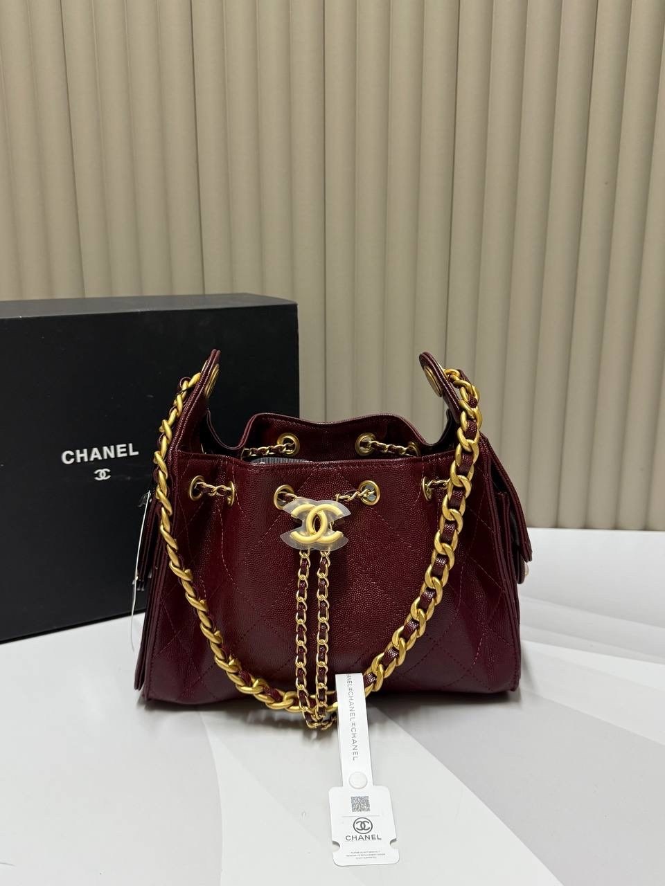 сумка женская шанель стеганая ковша цепь chanel,сумка chanel,chanel белая кожаная сумка через плечо для женщин,белая кожаная сумка chanel 25 small,chanel белая кожаная сумка через плечо
