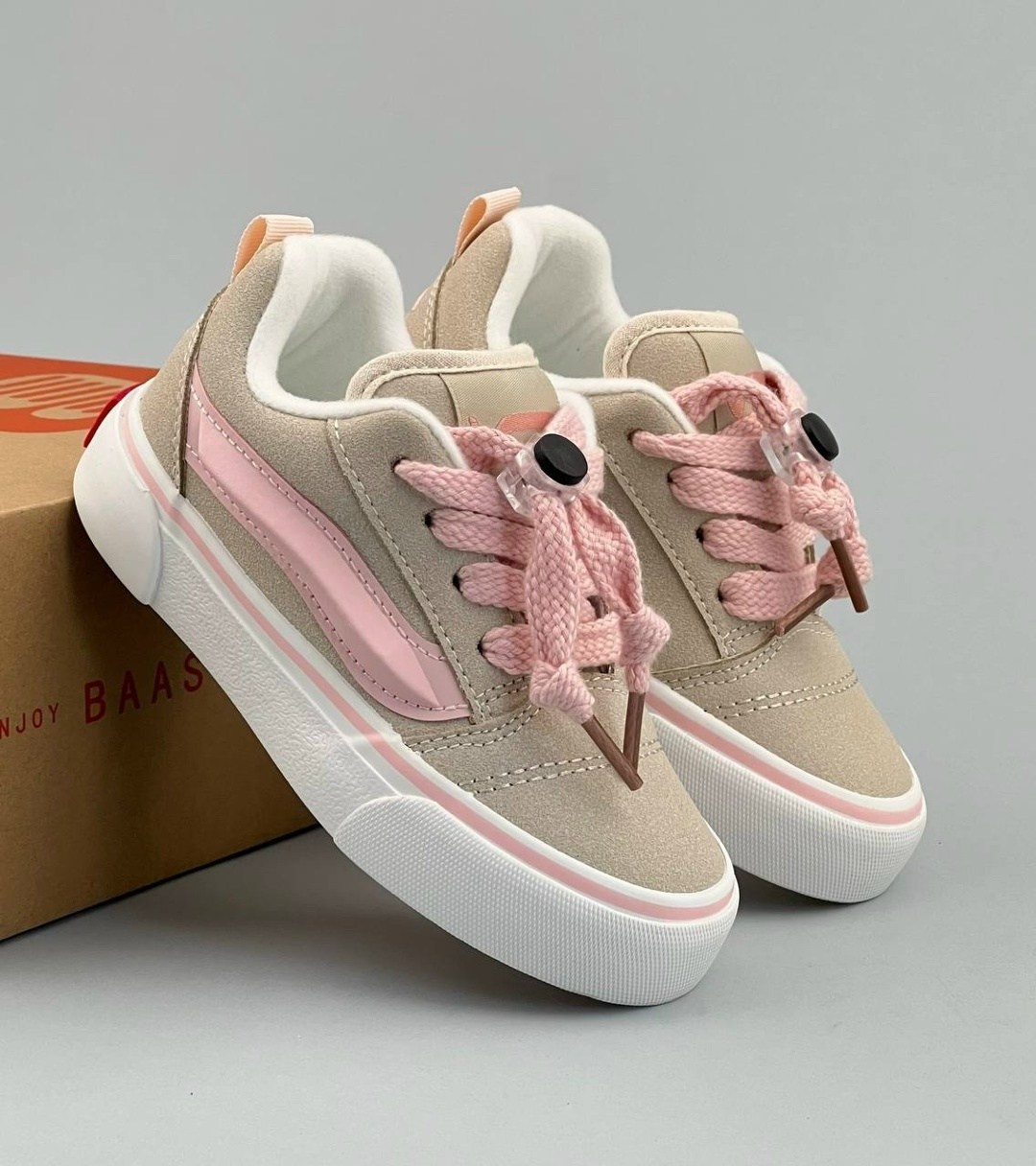 ,женские кроссовки,розовые кроссовки,кроссовки модные,спортивная