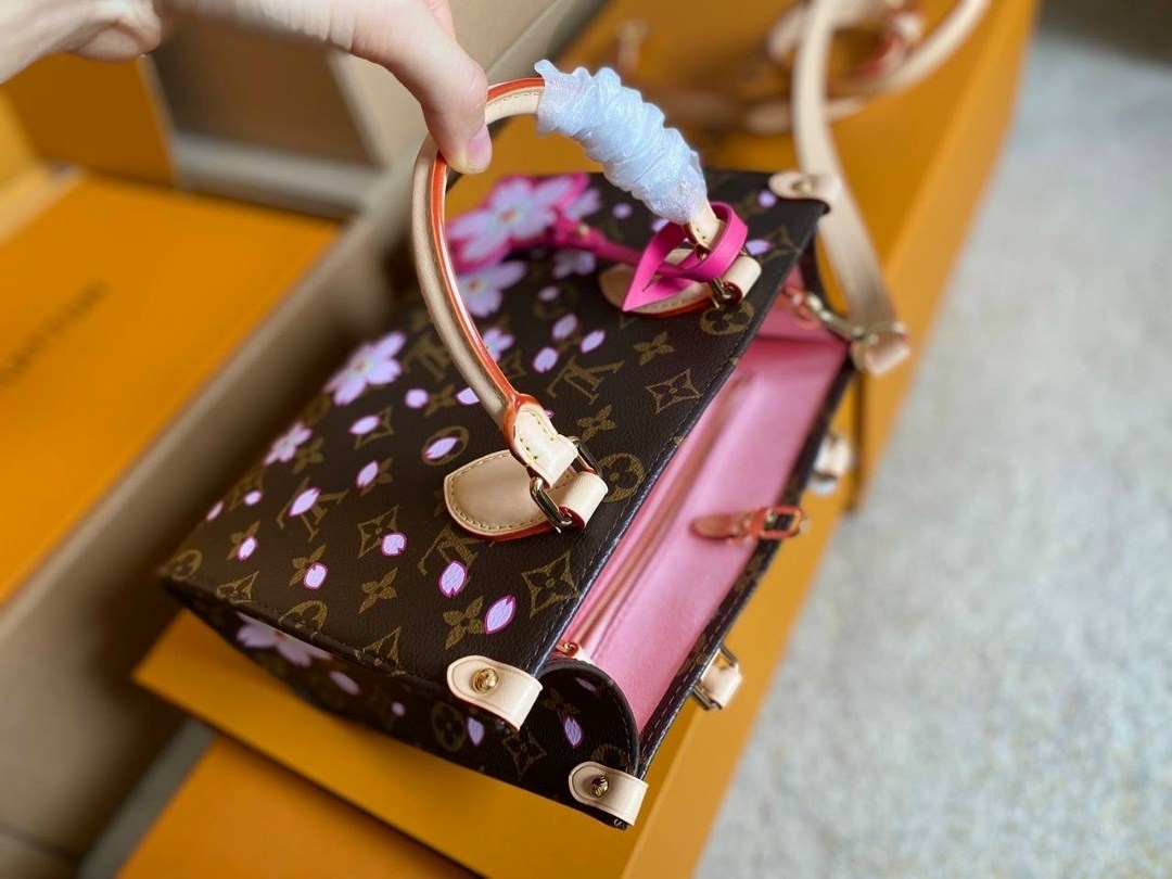 cумка louis vuitton,louis vuitton женская сумка,louis vuitton сумка на плечо,сумка луи виттон с сакурой,сумки луи виттон