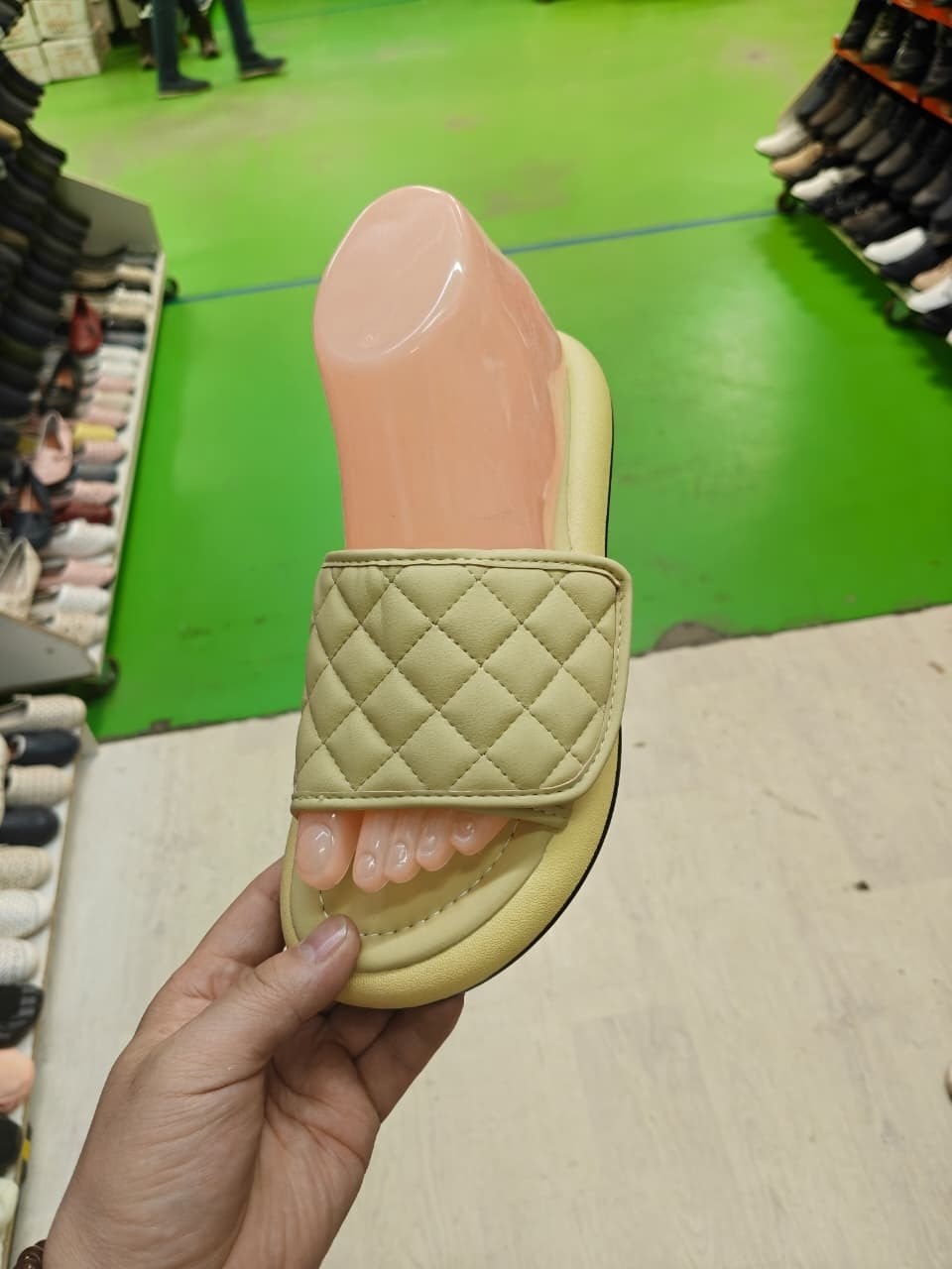 ,шлепанцы женские,женские сандалии,тапочки модные,тапочки женские