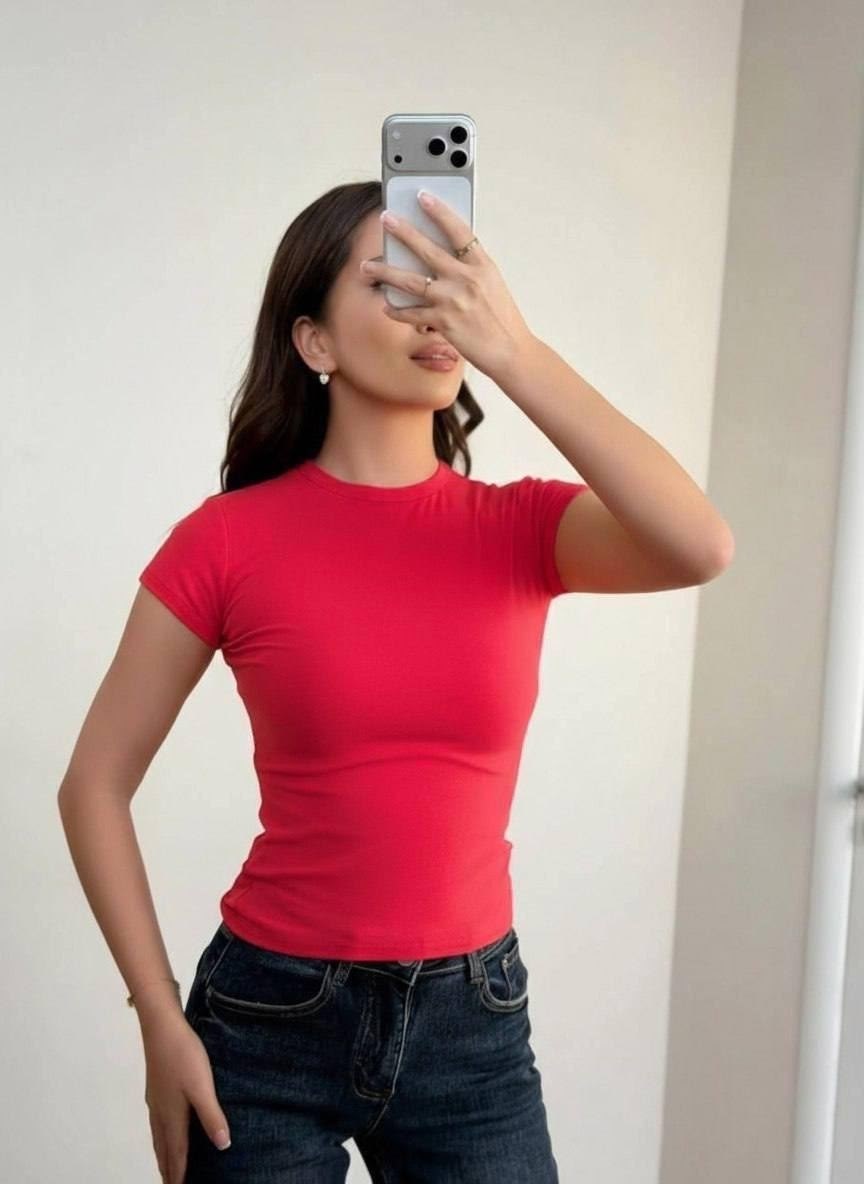 красивые девушки в розовых футболках,футболки женская,футболка розовая женская,кроп-топ bellet облегающий розовый,кроп топ женский