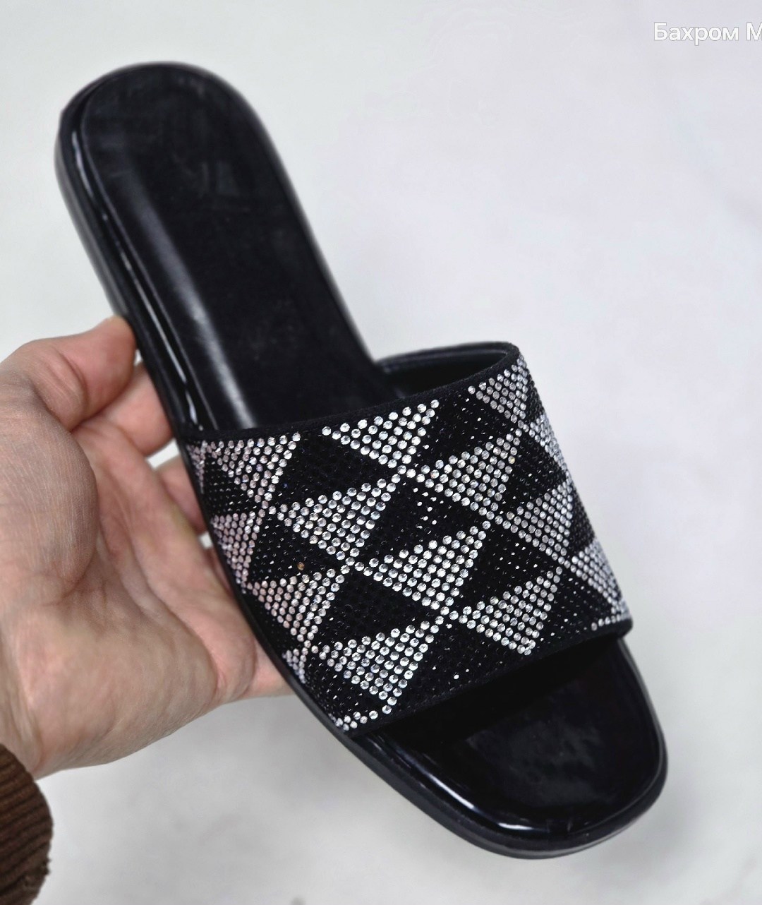,шлепанцы женские,шлепанцы модные,модные тапочки,женские тапочки