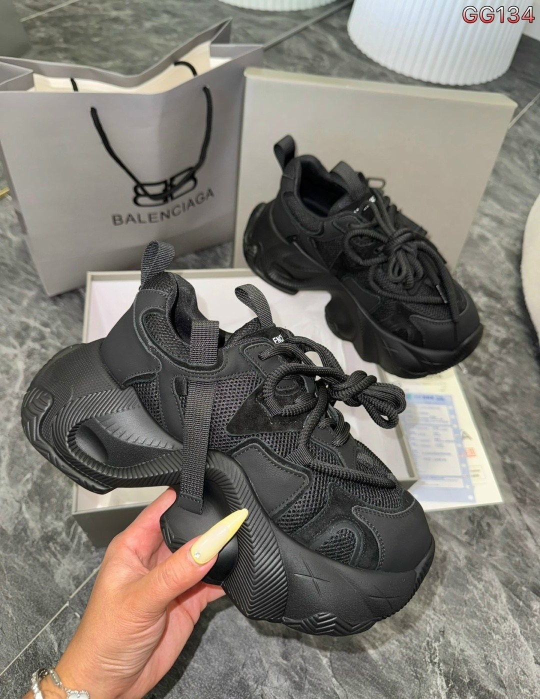 массивные кроссовки,кроссовки,кроссовки balenciaga,кроссовки женские,женские массивные кроссовки