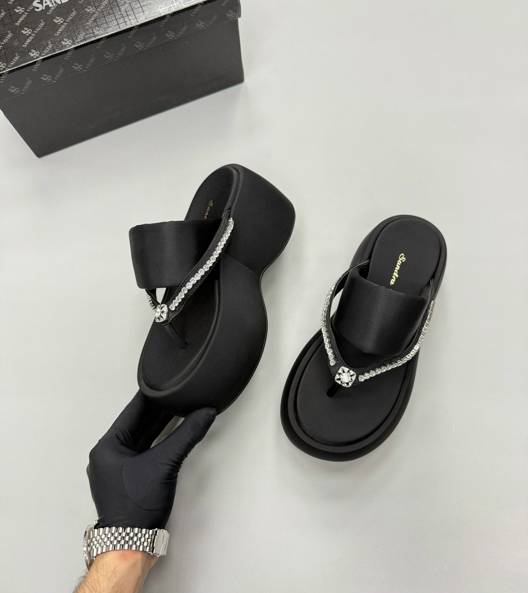 ,женские шлепанцы,модные шлепанцы,черные шлепанцы,шлепанцы женские на платформе