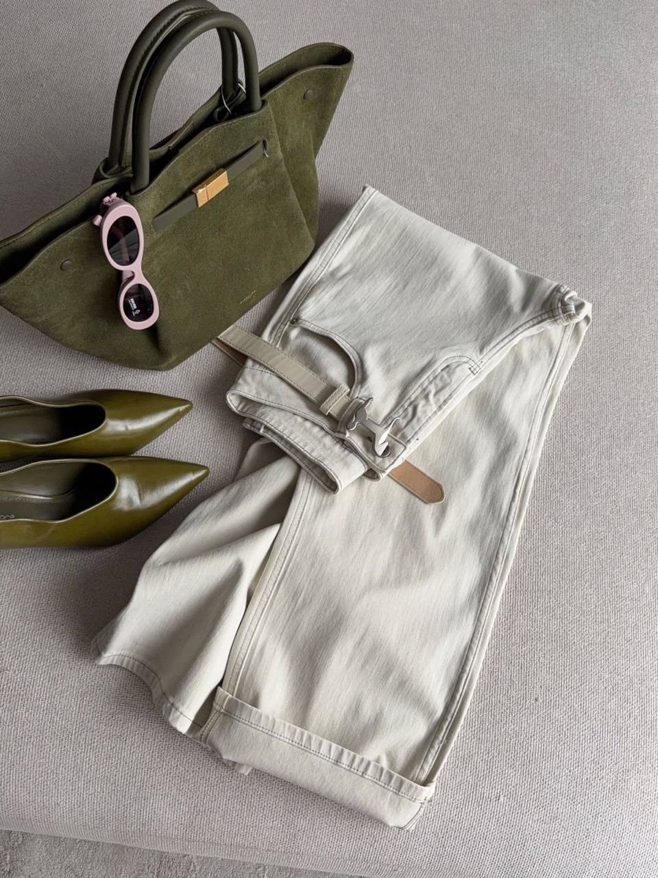 женские джинсы с ремнем,женские джинсы,джинсы женские широкие,джинсы стиль,белые джинсы