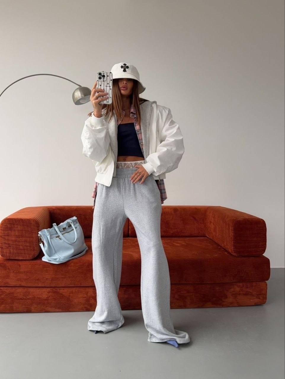 модные наряды,одежда в стиле,спортивные брюки,стильные наряды