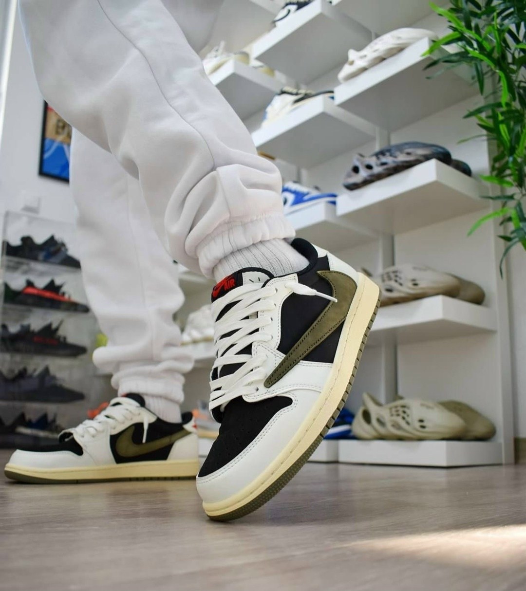 air jordan 1 low travis scott,nike air jordan 1 low travis scott,кроссовки travis scott x nike air jordan 1,кроссовки air jordan 1 low travis scott,nike air jordan 1 low travis scott reverse mocha