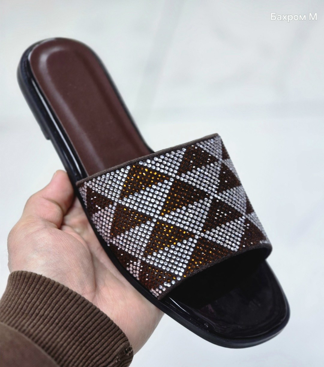 ,шлепанцы женские,шлепанцы модные,модные тапочки,женские тапочки