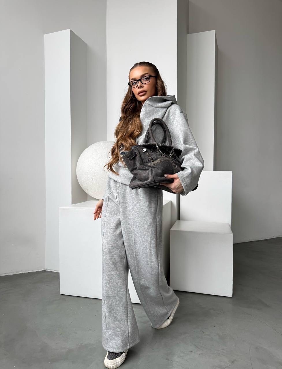 брючный костюм,трикотажные костюмы,женский трикотажный костюм,брючный вязаный костюм,костюм трикотажный с брюками оверсайз kristina ice wear цвет серый меланж