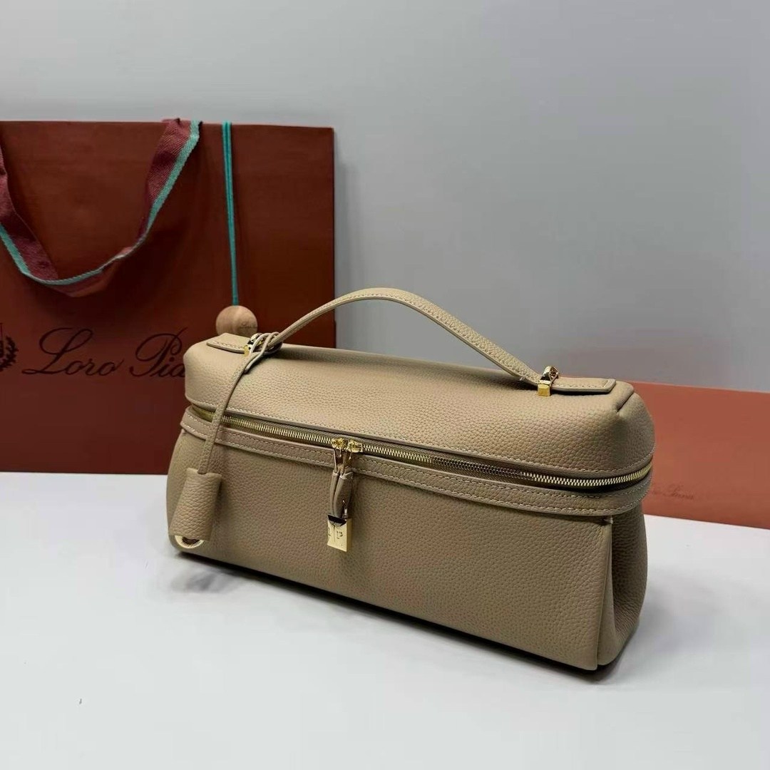 сумка loro piana,loro piana сумка ридикюль цвет a0011,кожаная бежевая сумочка loro piana extra pocket l19,женская сумка,сумка