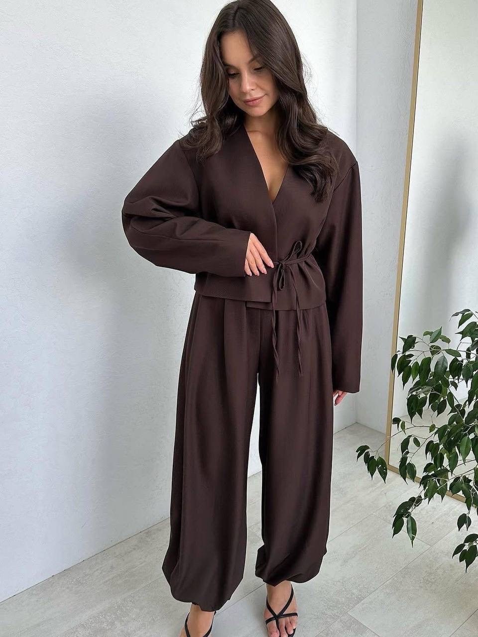 брючный костюм свободного кроя,брючные костюмы,брючные женские костюмы,костюм с брюками,атласный брючный костюм