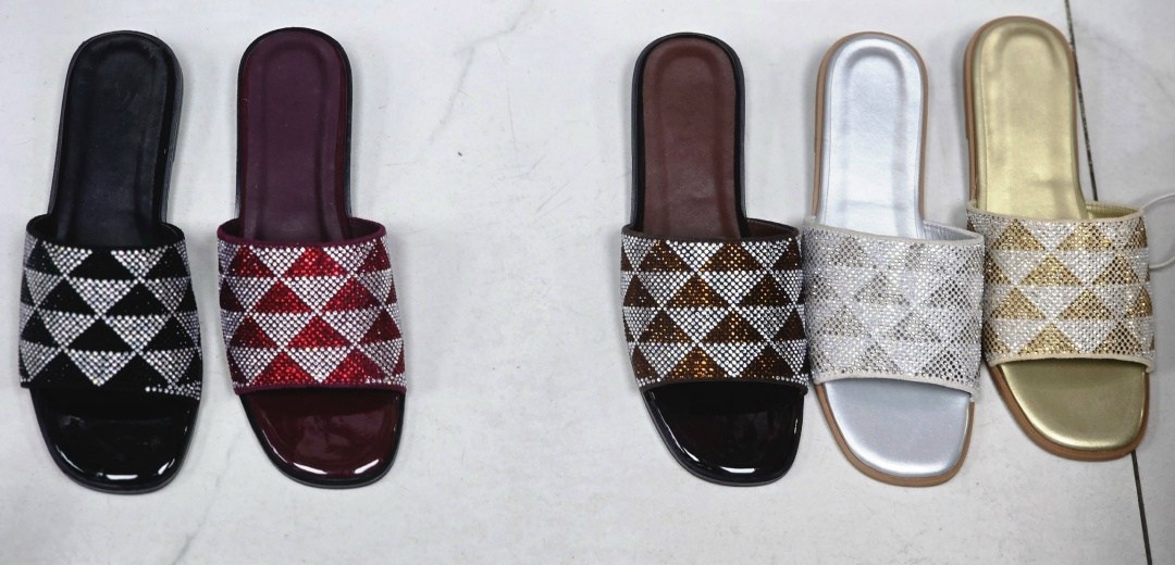 ,шлепанцы женские,шлепанцы модные,модные тапочки,женские тапочки