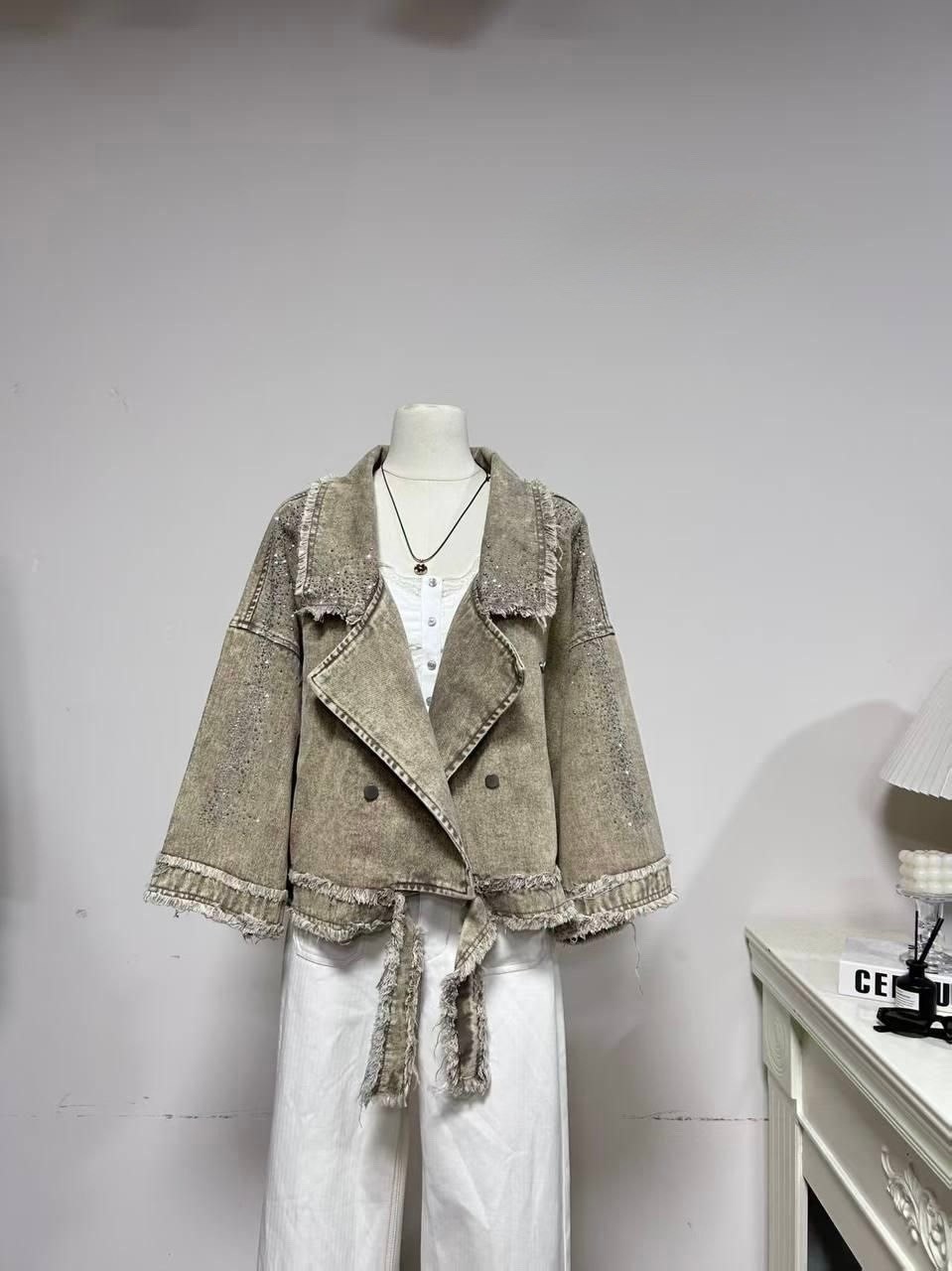 женские джинсовые куртки,джинсовая куртка,модные джинсовые куртки,куртка женская джинсовая оверсайз,женская джинсовая куртка с бахромой