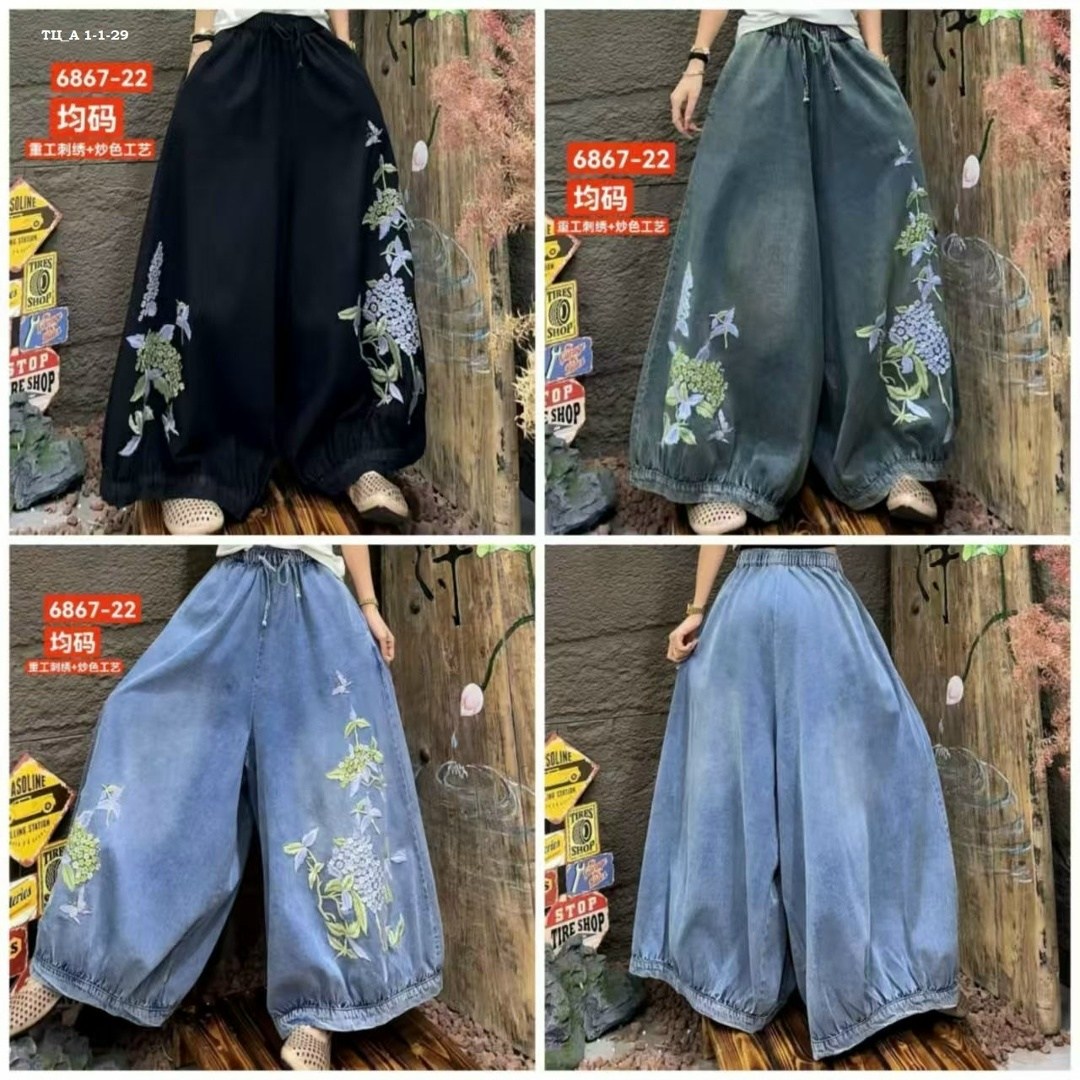 джинсы широкие,джинсы с широкими штанинами,джинсовые широкие брюки,брюки с вышивкой,джинсы с вышивкой
