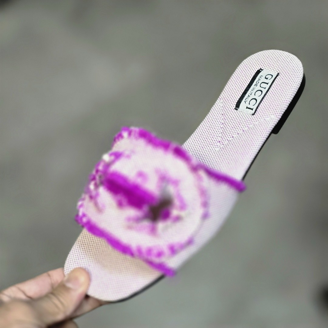 женские шлепанцы,,модные шлепанцы,шлепки фенди женские,босоножки классические