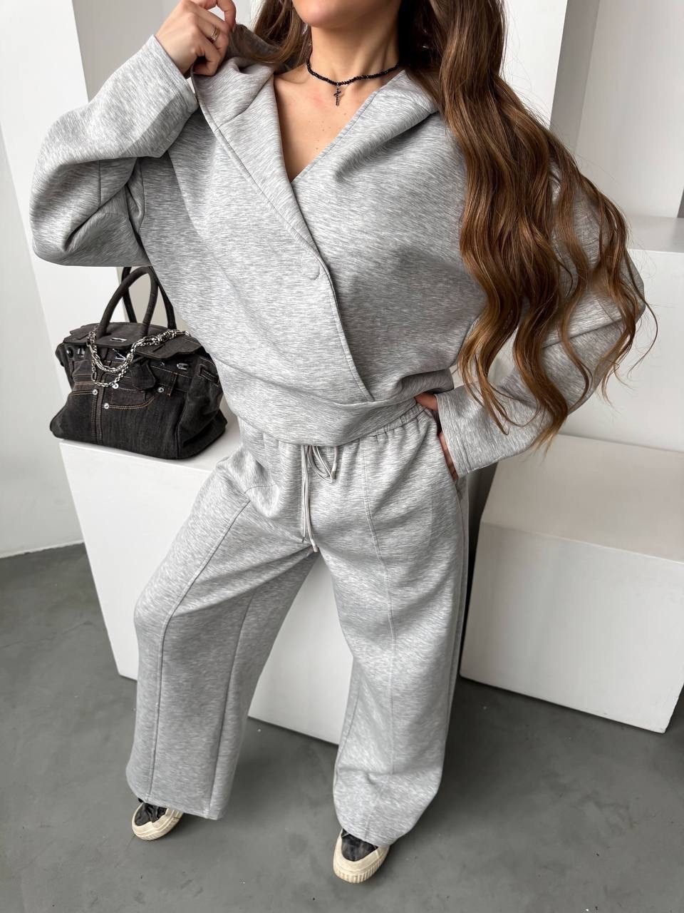 брючный костюм,трикотажные костюмы,женский трикотажный костюм,брючный вязаный костюм,костюм трикотажный с брюками оверсайз kristina ice wear цвет серый меланж