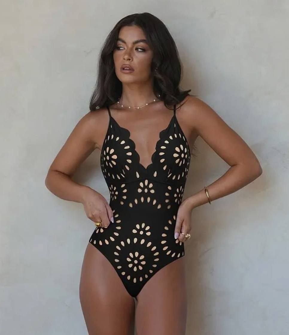 женский слитный купальник,слитные купальник,цельные купальники,купальники модные,купальник с высоким вырезом