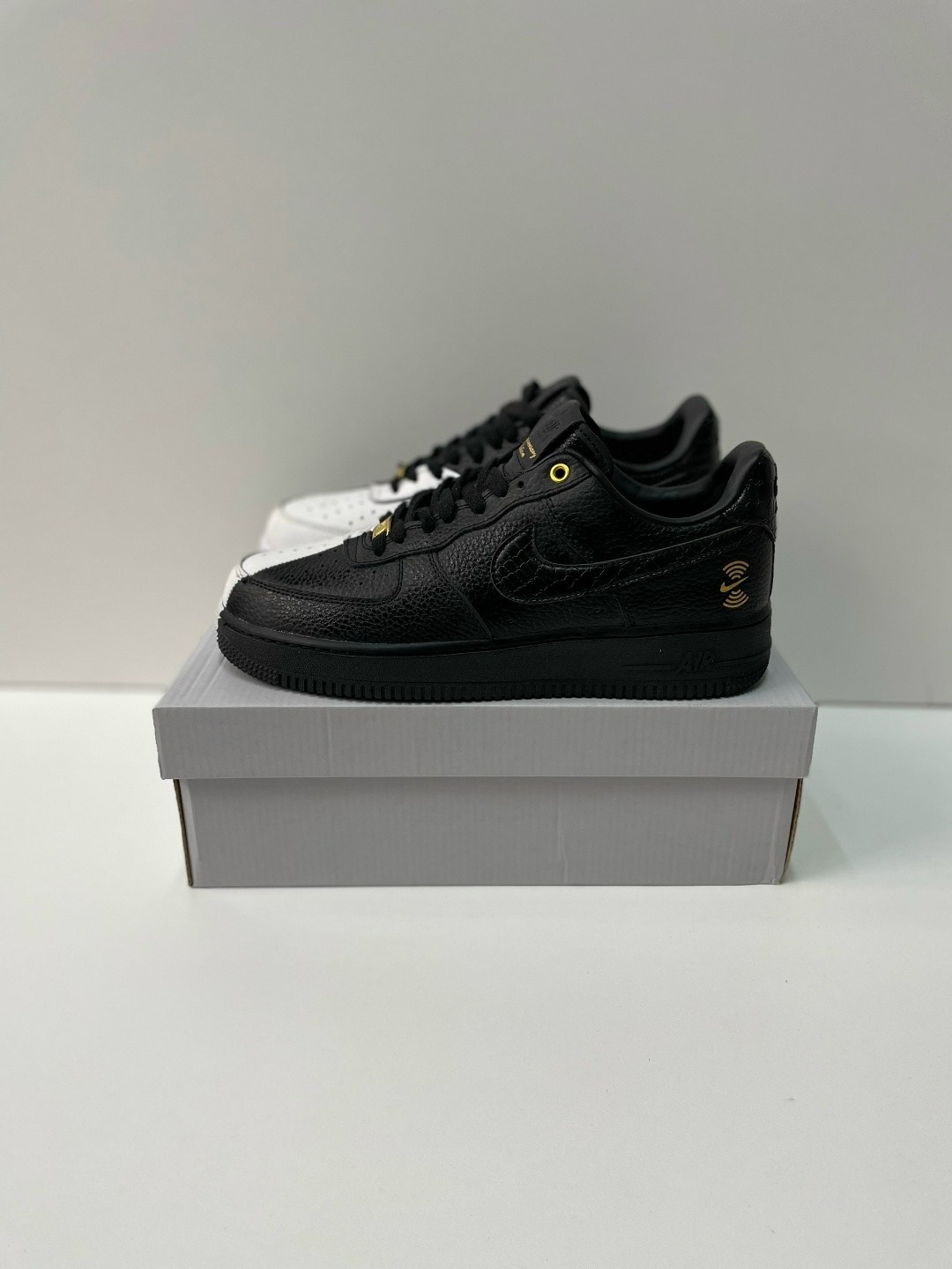 nike air force 1 low 40th anniversary edition split black white,nike air force 1 anniversary edition,nike air force 1 07 prm,кроссовки мужские nike air force 1,кроссовки nike air force low anniversary